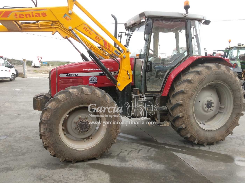 Tractor MASSEY FERGUSON 4270 PALA TENIAS B2 Tractor MASSEY FERGUSON 4270 PALA TENIAS B2
