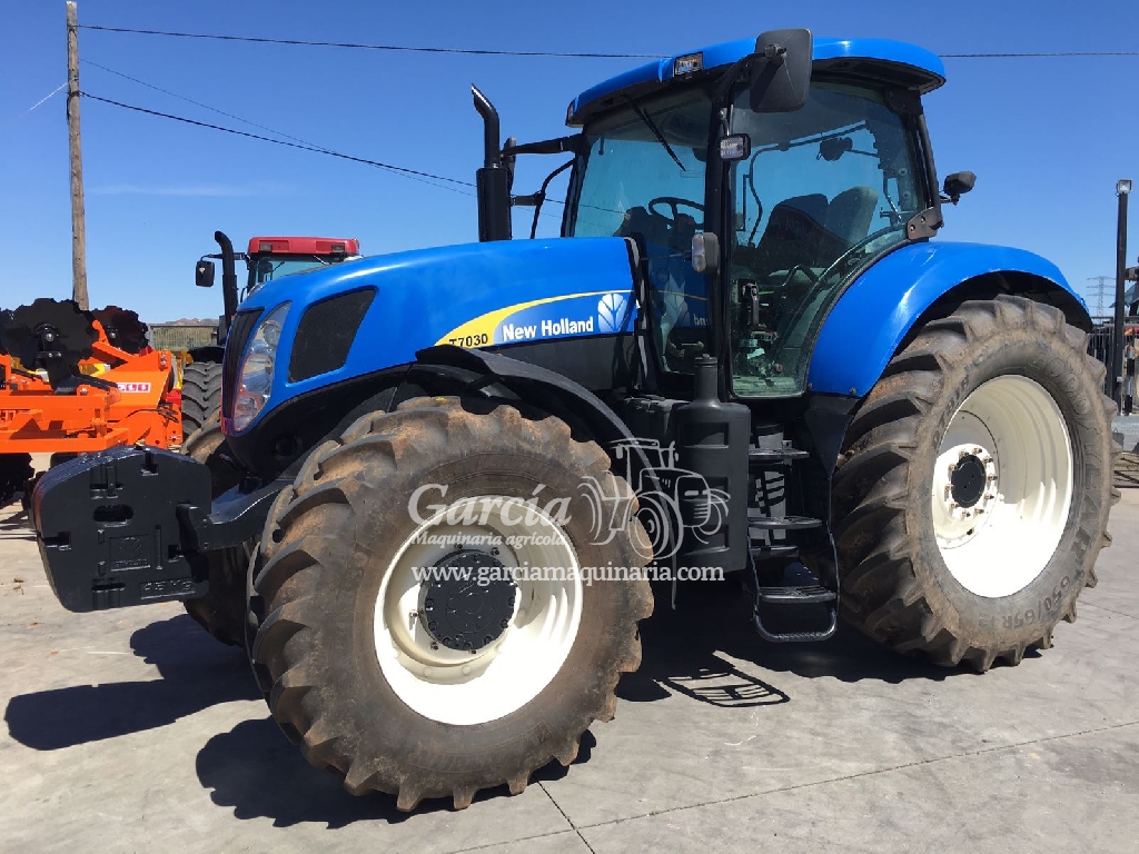 Tractor NEW HOLLAND 7030 Tractor NEW HOLLAND 7030