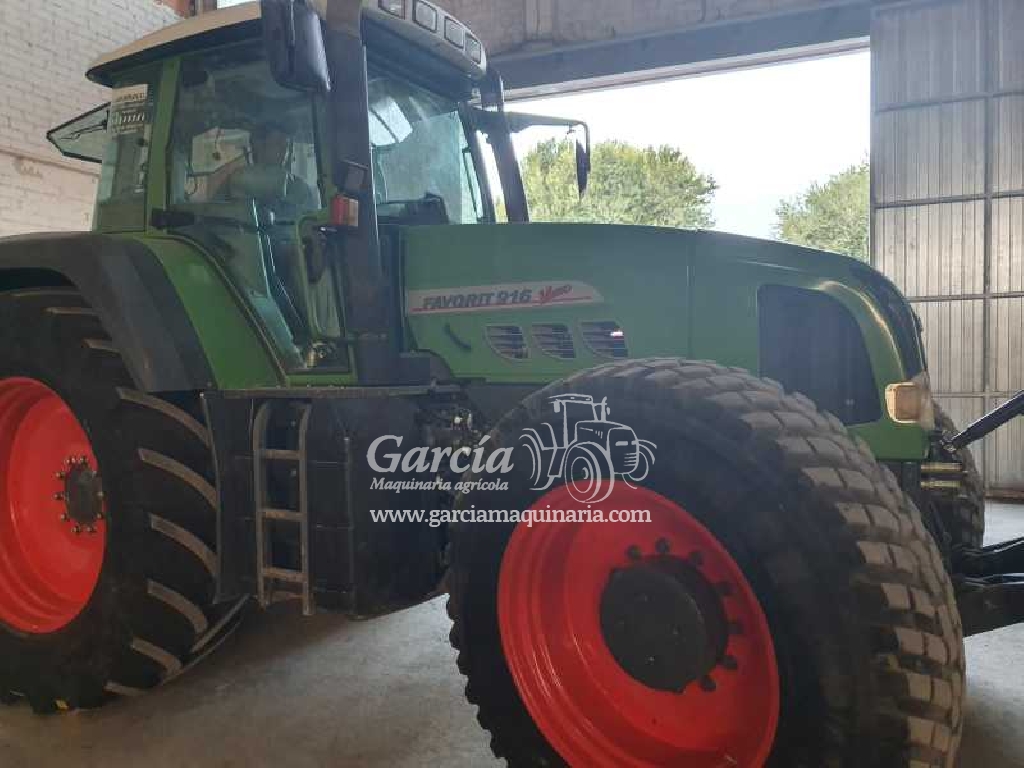 Tractor FENDT 716 VARIO Tractor FENDT 716 VARIO