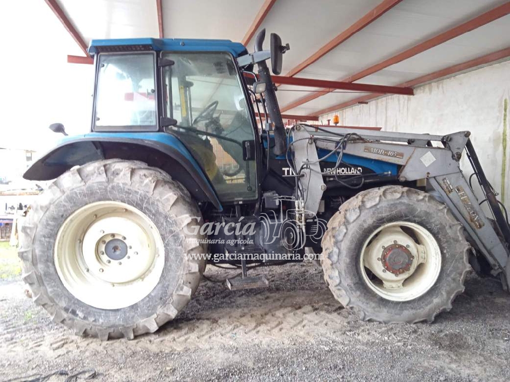 Tractor NEW HOLLAND TM 135 PALA LEON Tractor NEW HOLLAND TM 135 PALA LEON