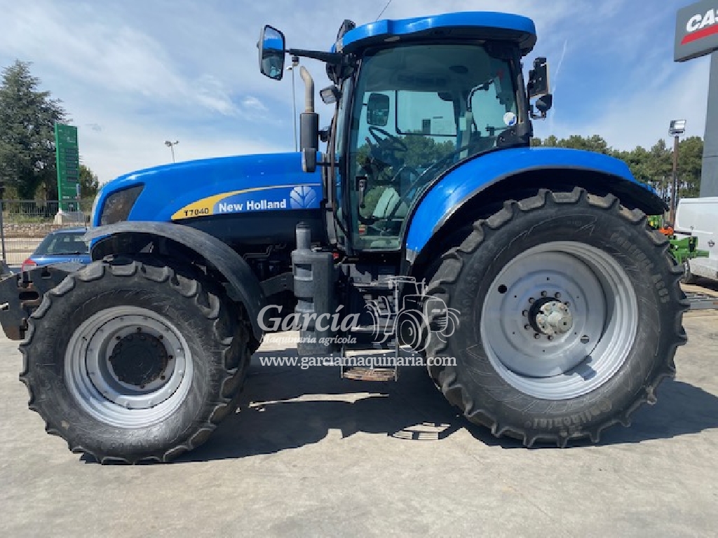 Tractor NEW HOLLAND 7040 SIDEWINNER II Tractor NEW HOLLAND 7040 SIDEWINNER II