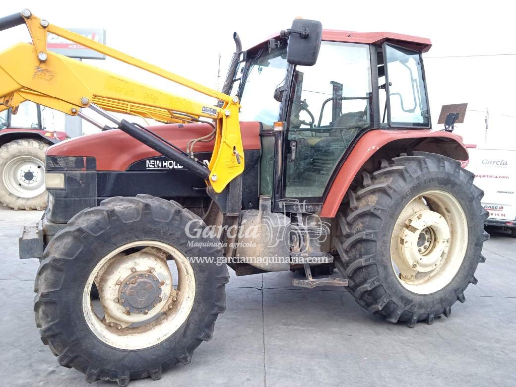 Tractor NEW HOLLAND M 100 SIN PALA