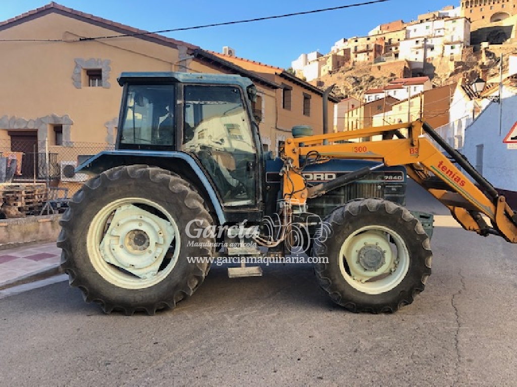 Tractor FORD 7840 PALA TENIAS Tractor FORD 7840 PALA TENIAS