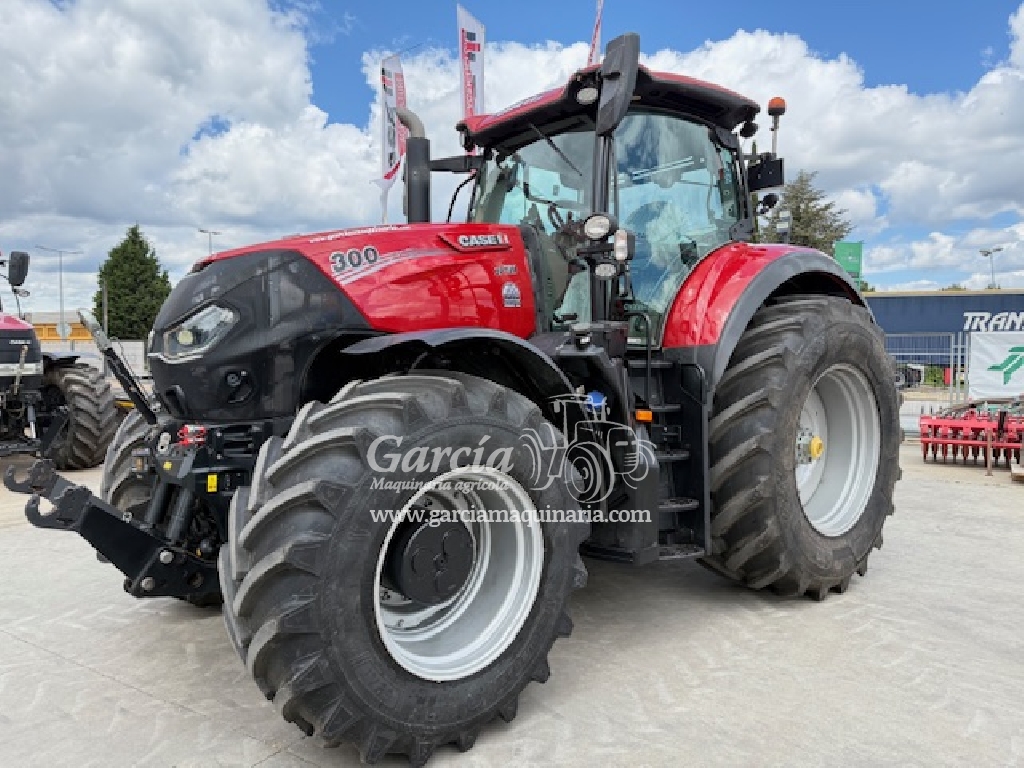 Tractor CASE OPTUM 300 CVX Tractor CASE OPTUM 300 CVX